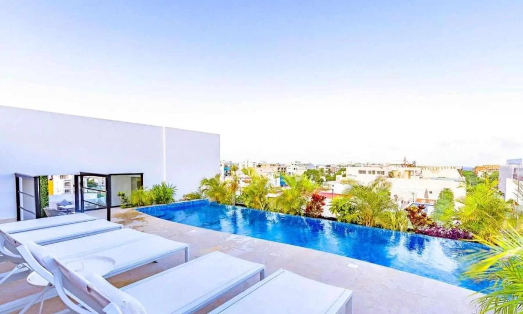 Radiant Rooftop Pool At Menesse 38Th Perfect Location location